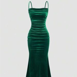 Chic Velvet Maxi Dress in Green